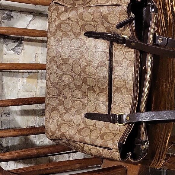 Beautiful Coach Peyton handbag satchel leather handles - Picture 4 of 8